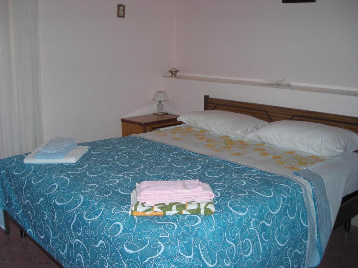 Azzurra House Apartment Чефалу Екстериор снимка